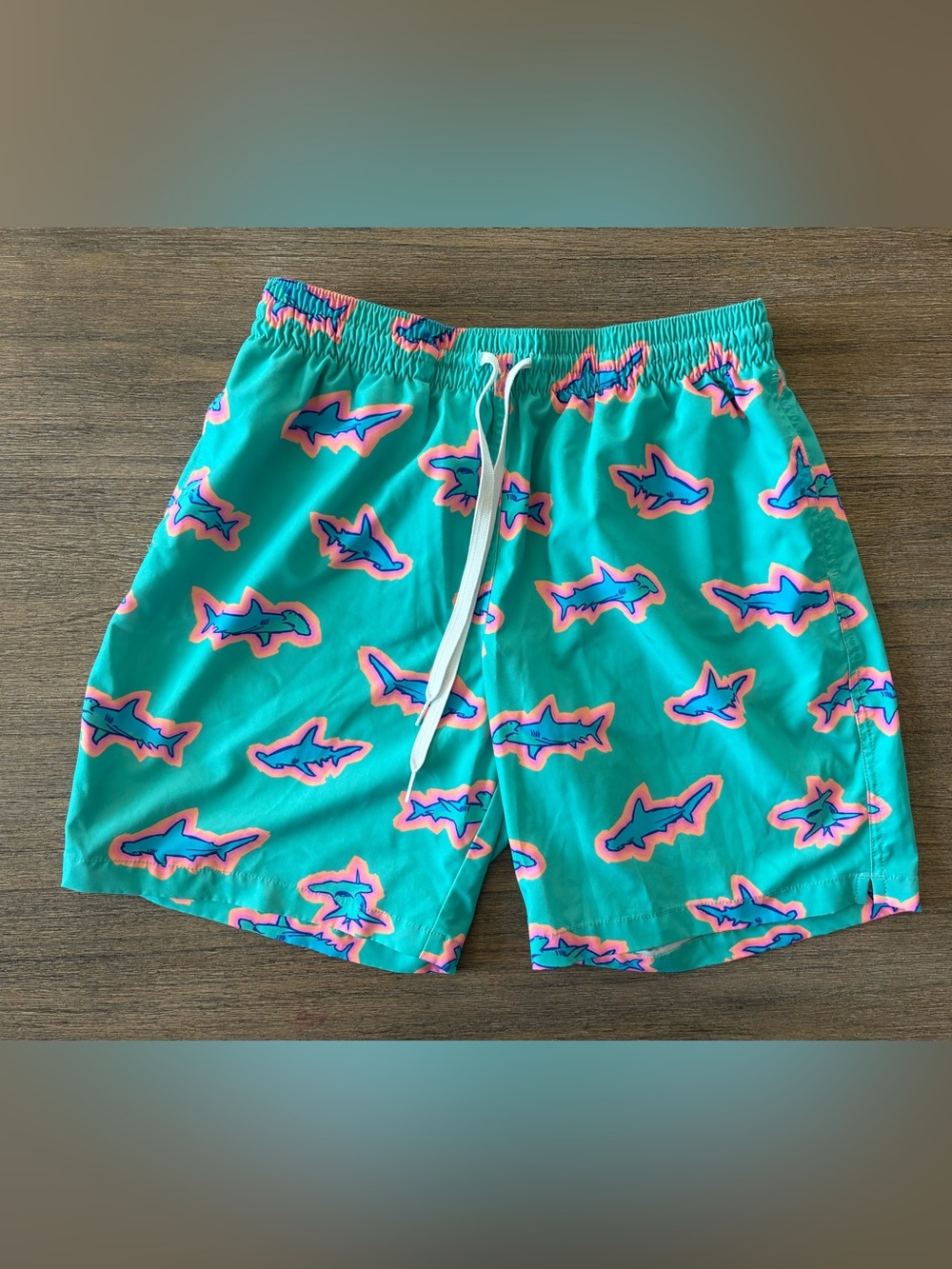 Chubbies Men's Shark Print Swim Trunks Teal Blue Pink Size Medium 7" Inseam